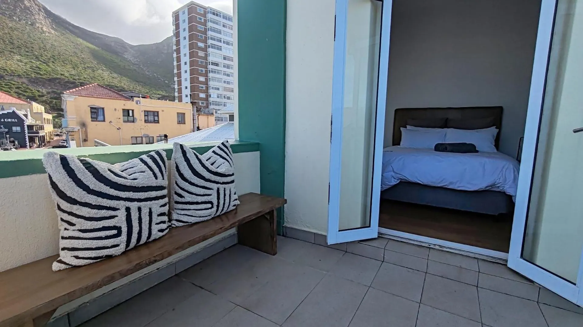 Surfers Corner Luxury Penthouse Apartment Muizenberg