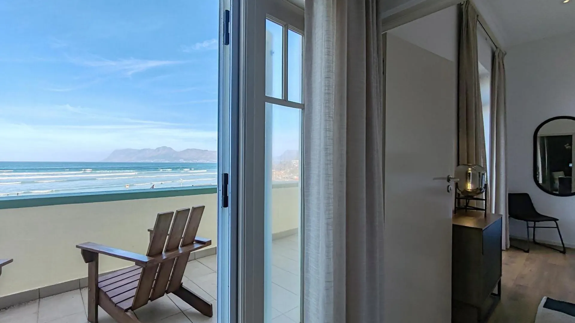 Surfers Corner Luxury Penthouse Apartment Muizenberg