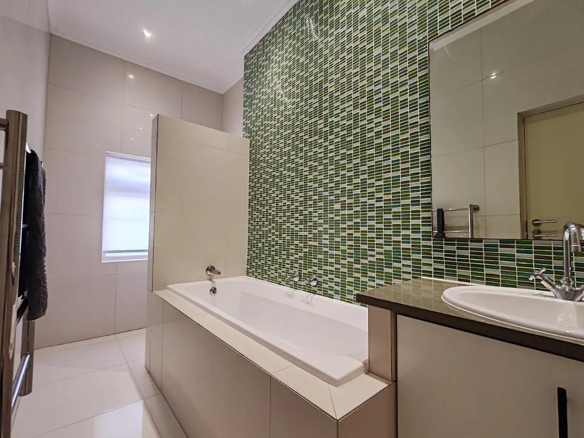 Surfers Corner Luxury Penthouse Apartment Muizenberg 0*,